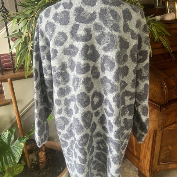 Gentle Fawn ladies cardigan NWOT size small, long sleeve gray print - Picture 11 of 13